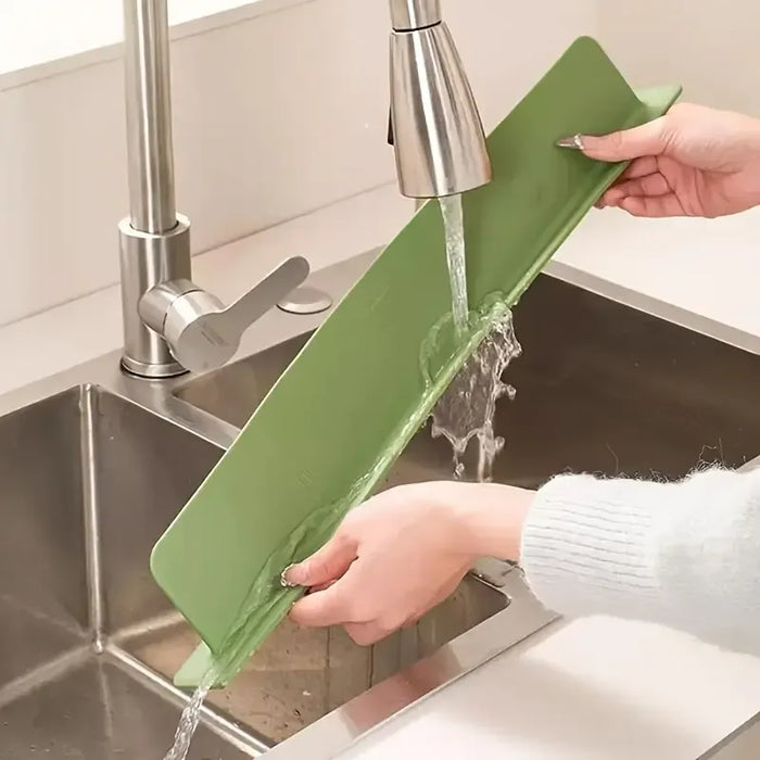 Silicone Sink Splash Guard Flexible Water Stopper for Kitchen(Random Color)